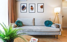 Komfortowy apartament z balkonem i parkingiem